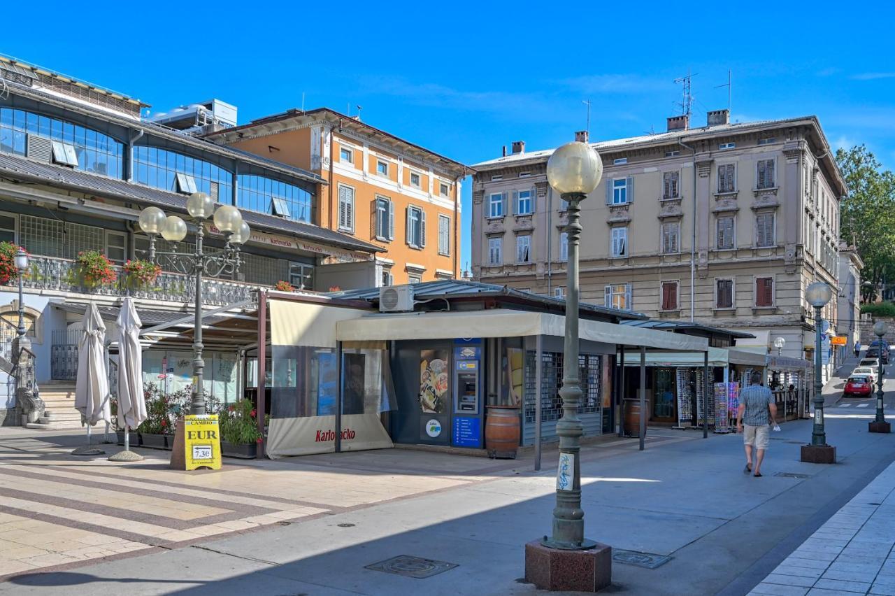 Collins Emerald Center PUY 외부 사진